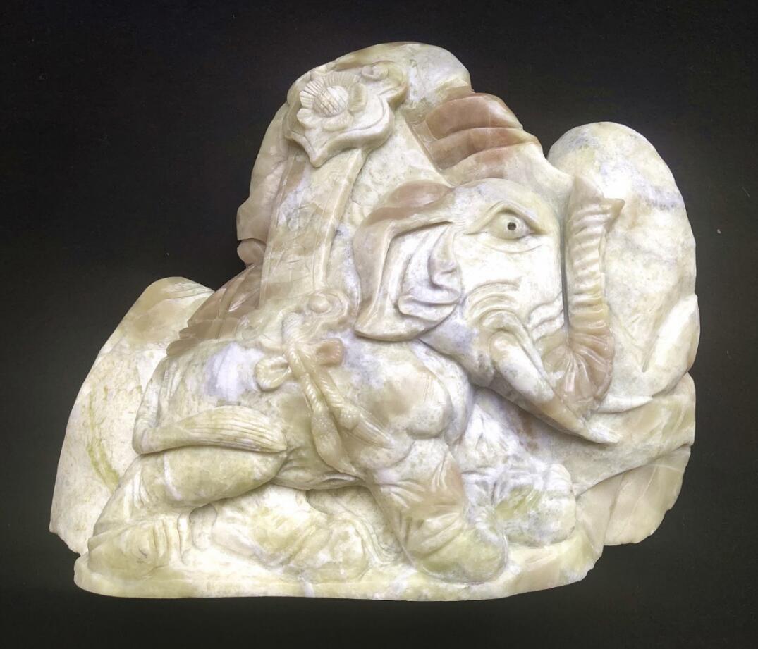玉雕福象